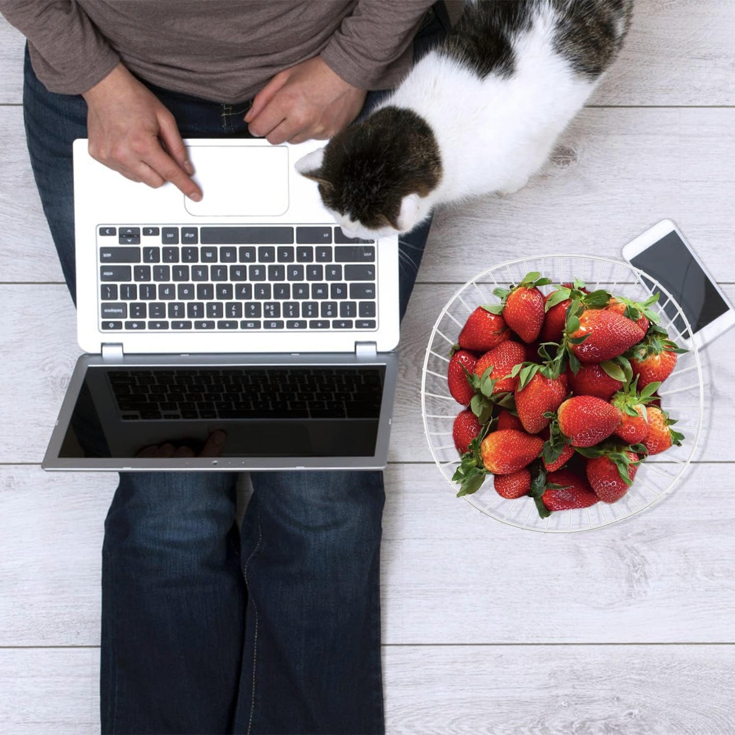Metal Wire Fruit Basket, White Fruit Bowl for Kitchen Counter, Fruit Holder Stand Storage Baskets for Countertop, Home Decor, Table Centerpieces, Vegetable Bowls for Fruits, Veggies, Snacks (White)