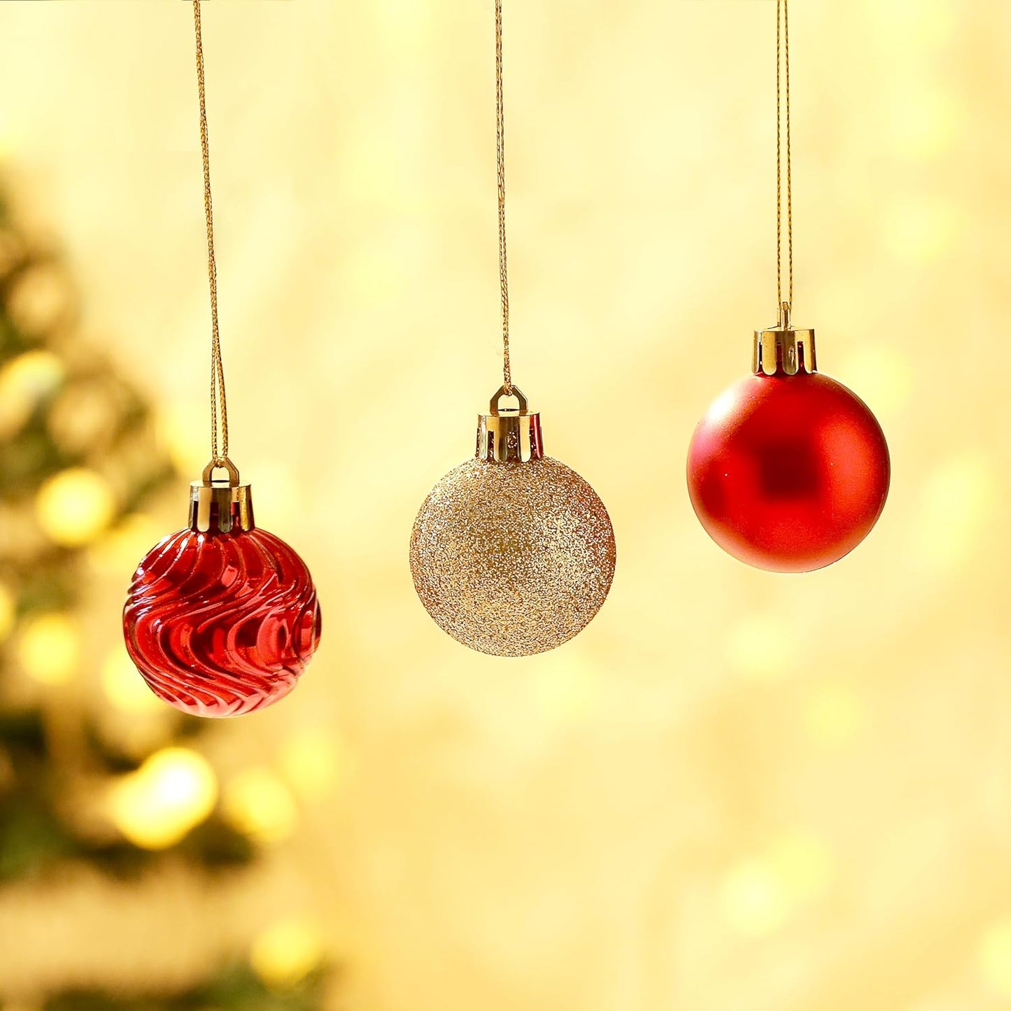 Christmas Ball Ornaments for Xmas Decorations,50 pcs Christmas Extra Large Tree Shatterproof Ornaments-Red&Gold (Combo of 5 Style in 3 Sizes)