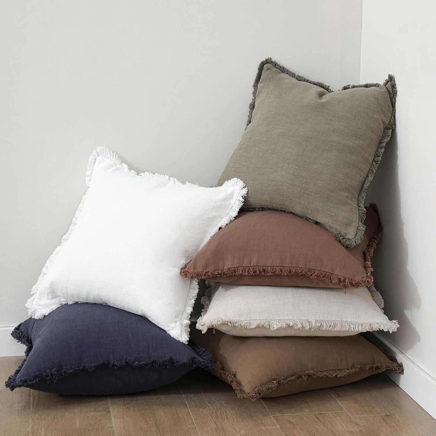 Foindtower Set of 2 Decorative Linen Fringe Throw Pillow Covers Cozy Boho Farmhouse Cushion Cover with Tassels Soft Accent Pillowcase for Couch Chair Sofa Bed Living Home Decor,18×18 Inch,Rust