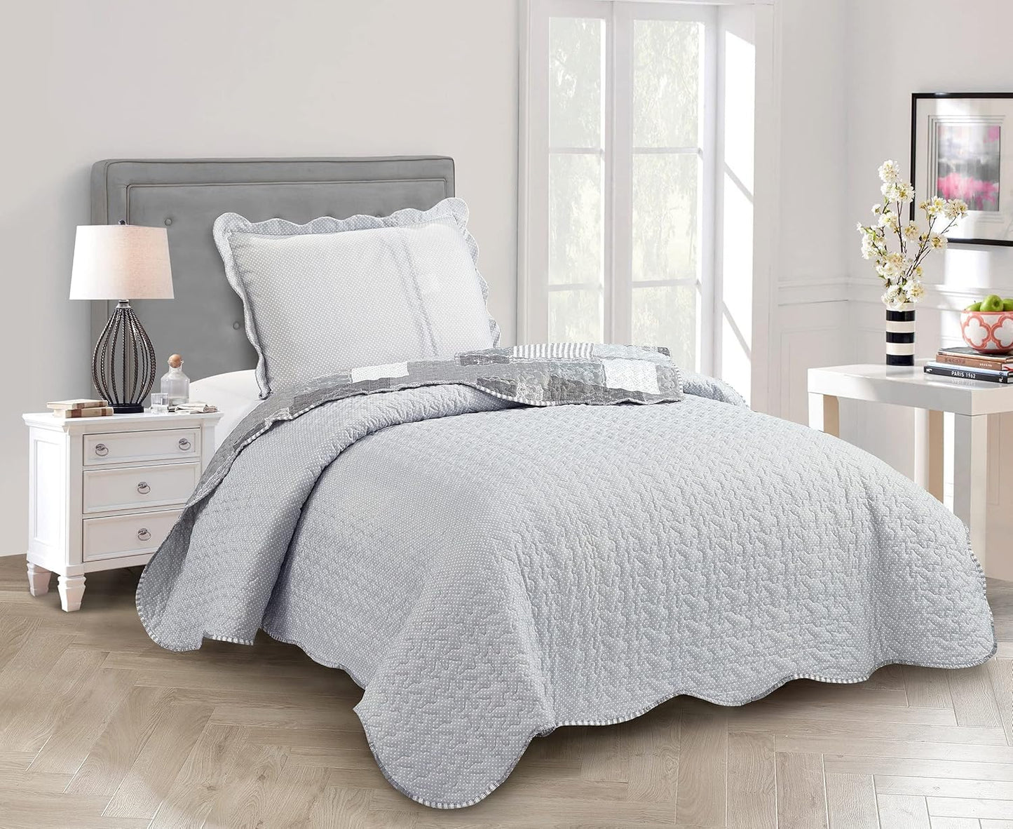 Brilliant Sunshine Grey Heart Love, Floral and Lace Patchwork, 2-Piece Quilt Set with 1 Sham, Reversible Bedspread, Soft Lightweight Coverlet, All-Season, Twin, Grey