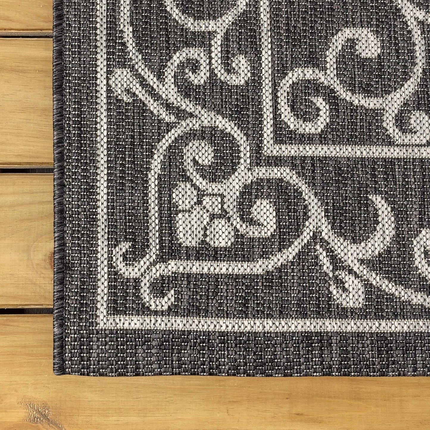 JONATHAN Y Vintage Filigree Indoor Outdoor Round Area Rug 3 Ft Black/Gray, Charleston Textured Weave for Backyard, Patio, Porch, Easy-Cleaning, High Traffic, Pet-Friendly, Non-Shedding (SMB106G-3R)