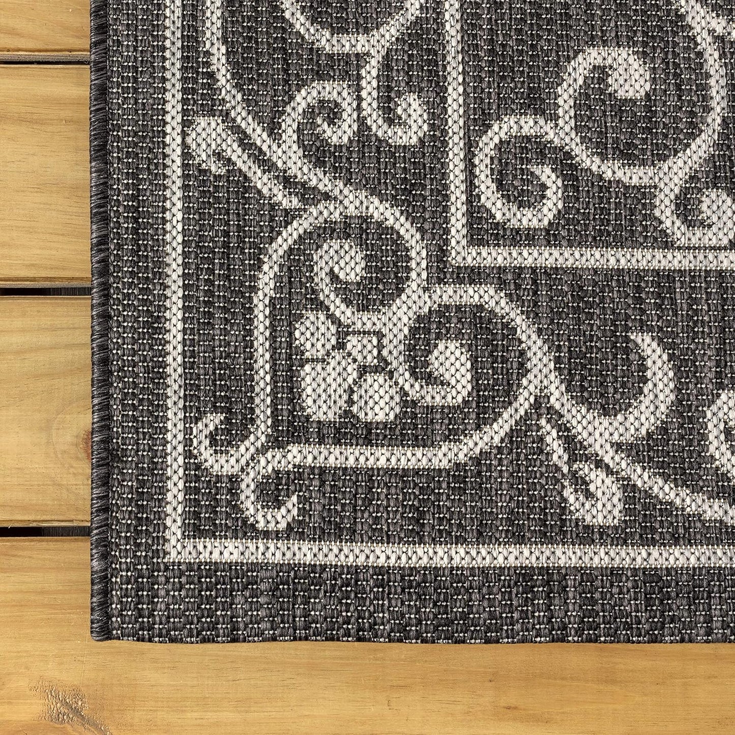 JONATHAN Y Vintage Filigree Indoor Outdoor Round Area Rug 5 Ft Black/Gray, Charleston Textured Weave for Backyard, Patio, Porch, Easy-Cleaning, High Traffic, Pet-Friendly, Non-Shedding (SMB106G-5R)