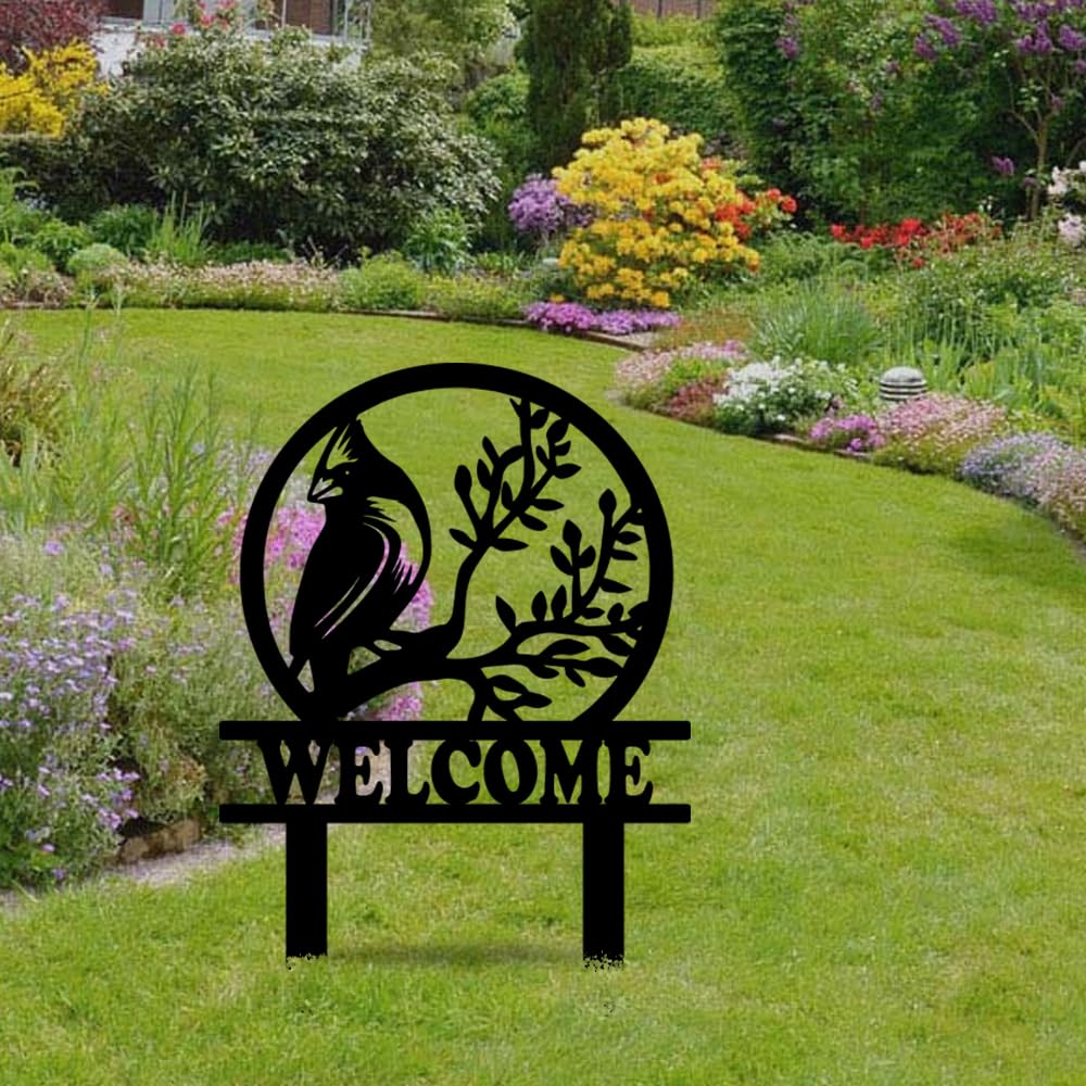 Personalized Name Garden Cardinal Metal Signs with Stake, Custom Family Name Yard Decor for Outdoor Outside, Cardinal Lawn Patio Stake Gardening Enthusiasts Grandmothers Gift