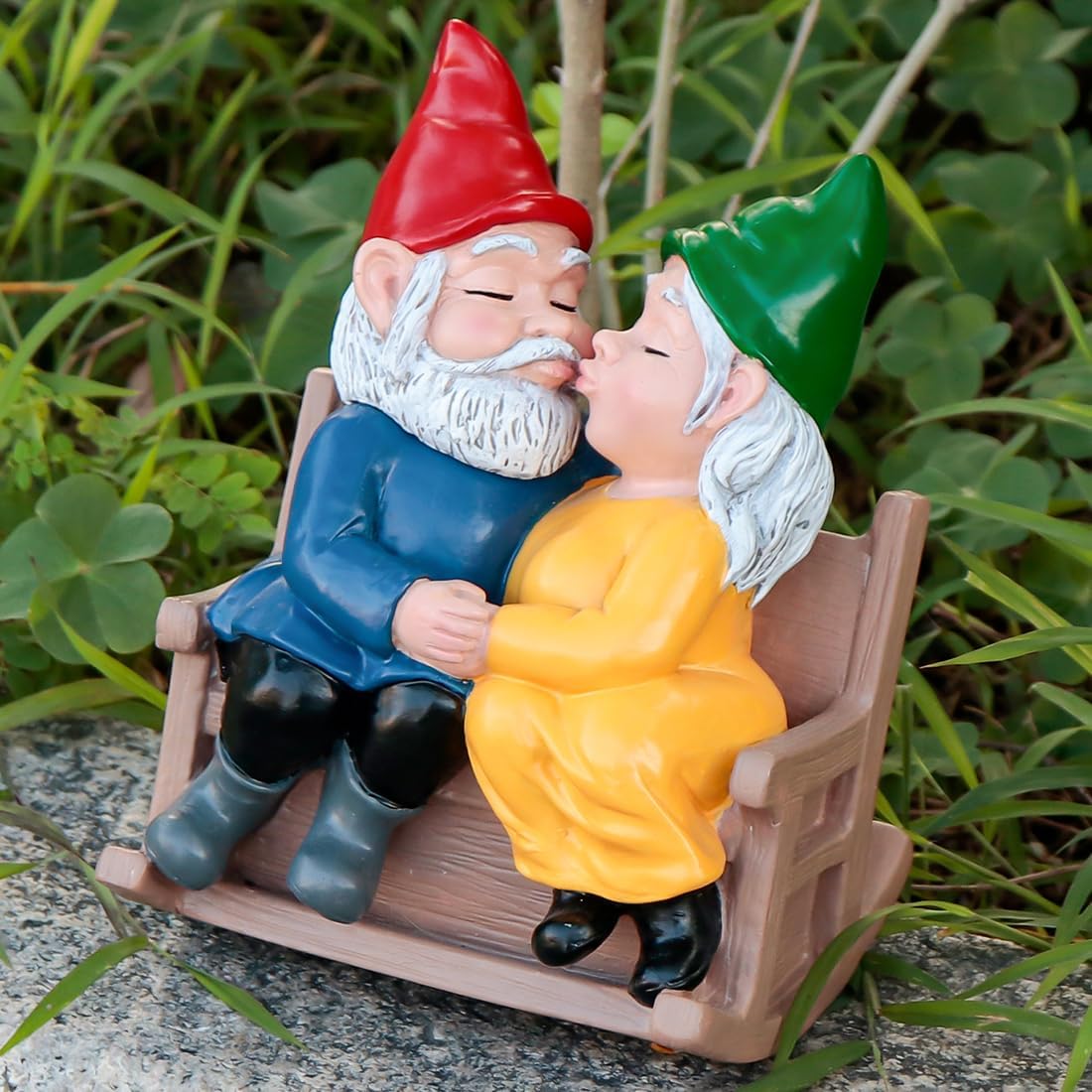 Kiss Garden Gnome Statue Valentine's Day Gifts Couple in Love Collectible Figurine Mr and Mrs Gnome Statue Lover Couple Figurine Romantic Gnome Statue Indoor Outdoor Garden Yard Home Décor