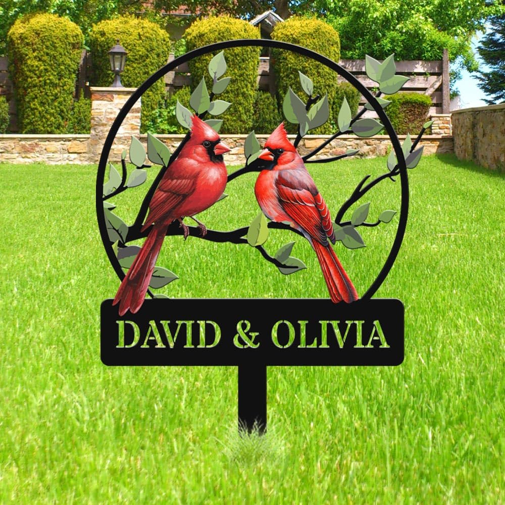 Personalized Name Garden Cardinal Metal Signs with Stake, Custom Family Name Yard Decor for Outdoor Outside, Cardinal Lawn Patio Stake Gardening Enthusiasts Grandmothers Gift