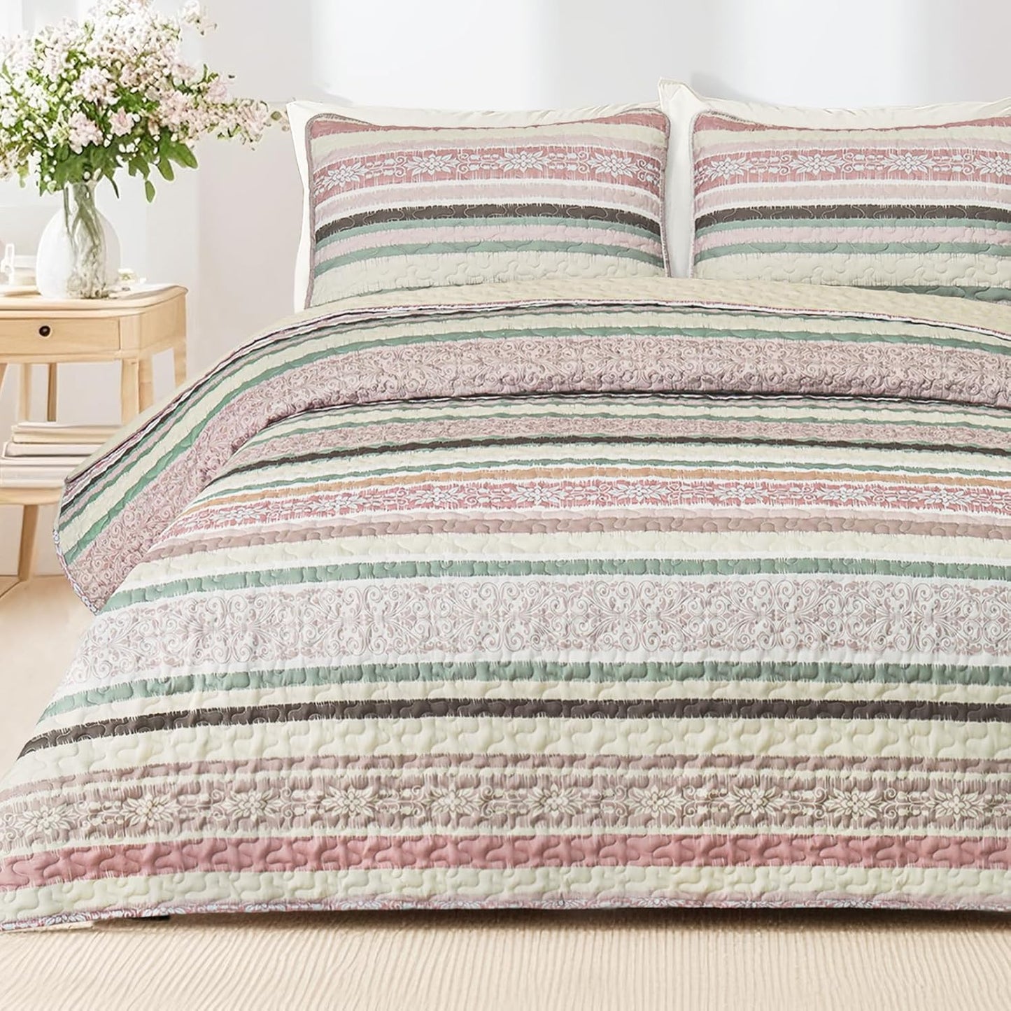 Exclusivo Mezcla Reversible Boho Quilt Set King Size, 3 Pieces Bohemian Pink All Season Bedspreads, Ultra Soft Floral Coverlet Bedding Set with Printed Pattern (1 Quilt, 2 Pillow Shams)