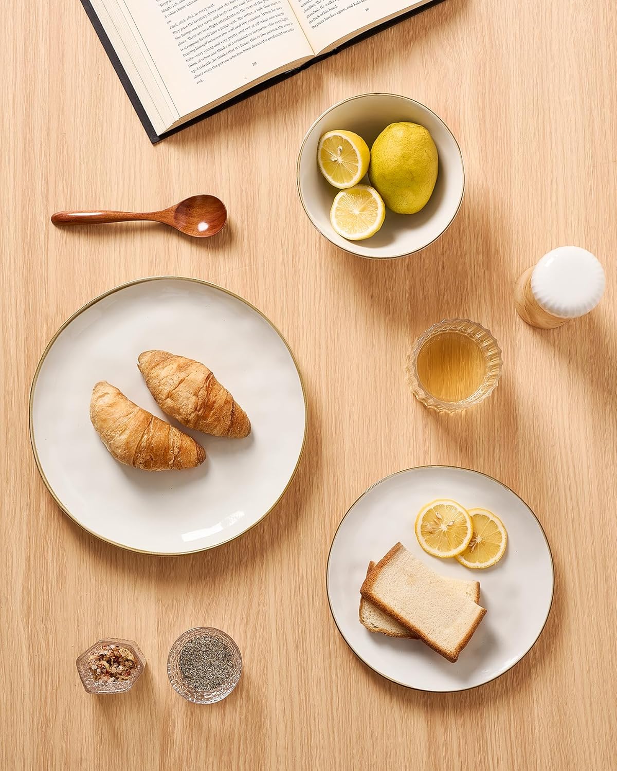 Famiware Dinnerware Sets for 4, Ocean Round 12-Piece Kitchen Plates and Bowls Sets, Microwave and Dishwasher Safe, Scratch Resistant, Vanilla White