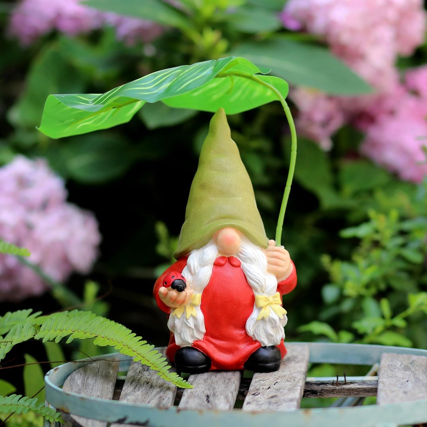 Garden Female Gnome Statue Decoration with Leaf Umbrella, 7.5” Figurine Ornament for Indoor Outdoor Home Patio Yard Lawn, for Gnome Lovers & Garden Enthusiasts，Mom，Women