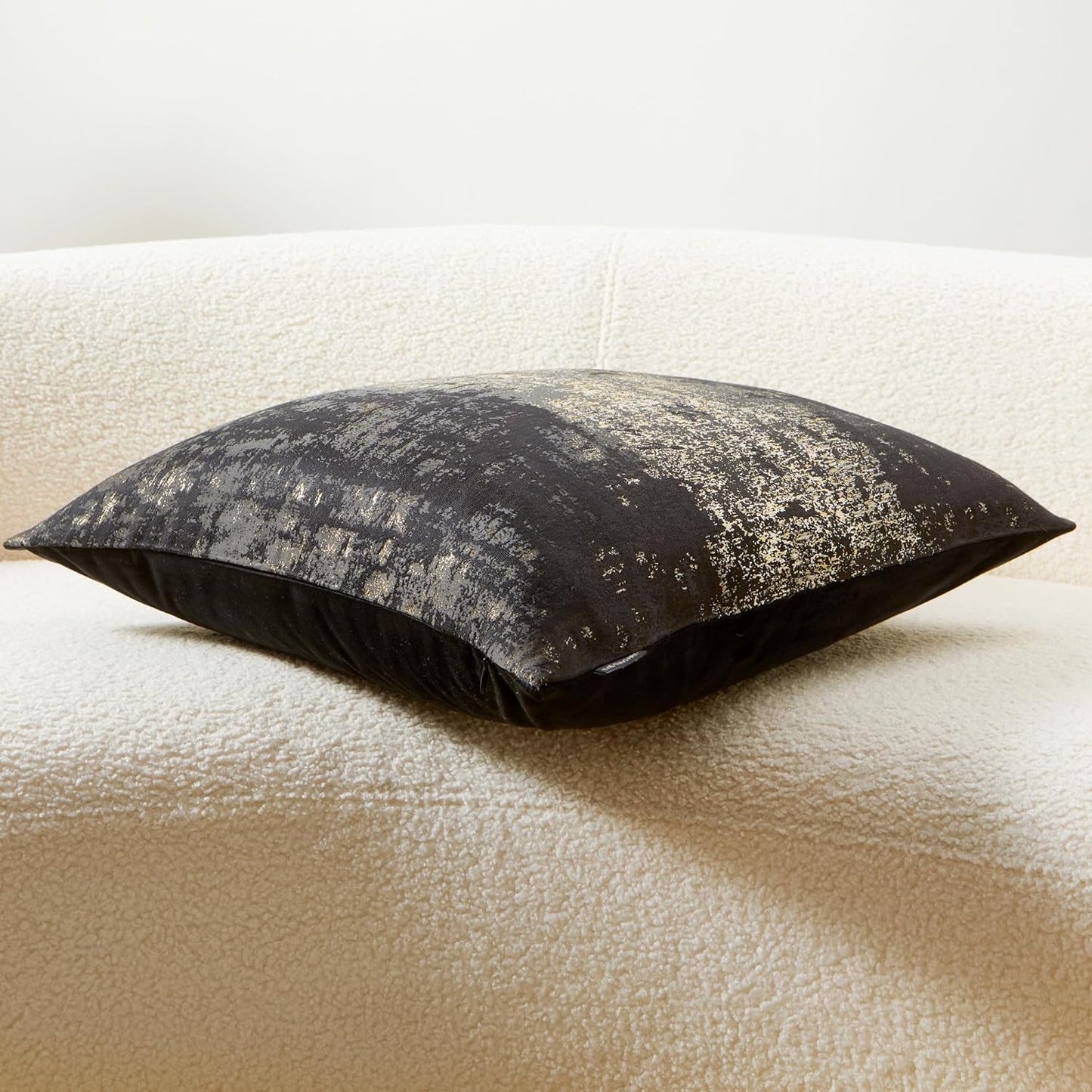 THE-TINOART Black & Gold Modern Luxury Pillow Cover 18x18 - Jacquard Embroidery with Metallic Thread, Reversible Decorative Throw Pillow Cover for Sofa/Bed, Velvet Backing