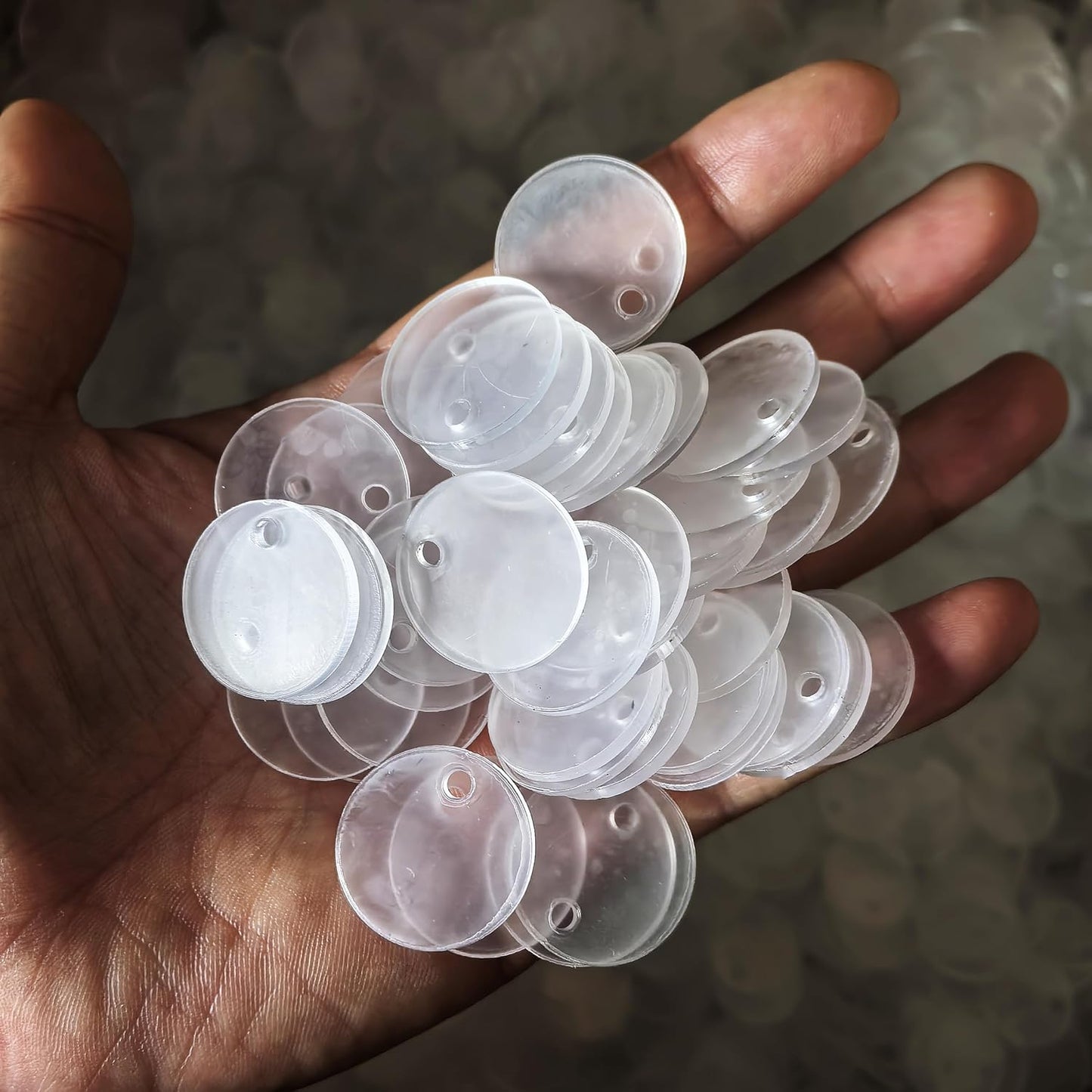 100pcs with Holes 1inch Blank Mini Acrylic Round Sheets, 2mm Thick Clear Circular Blank Tags for DIY Mini Pendant Jewelry Crafts Making Materials