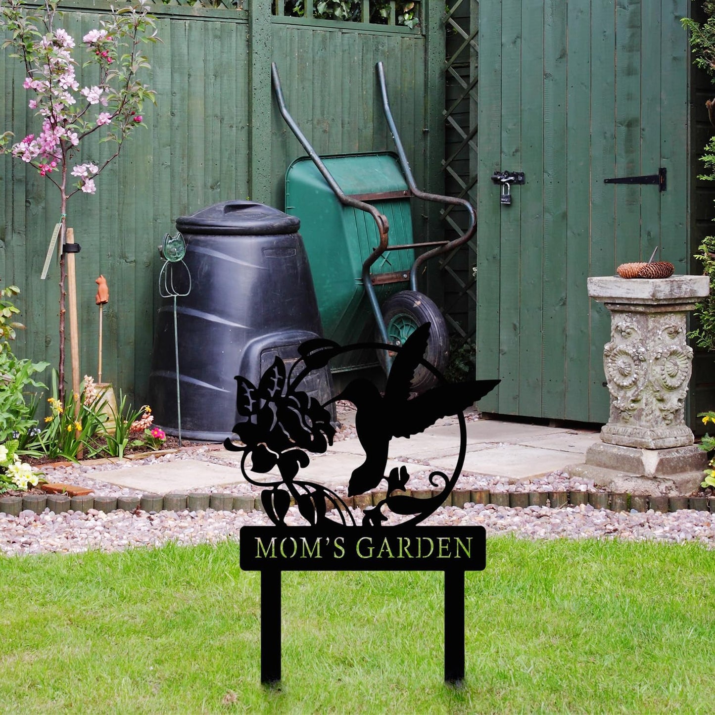 Personalized Metal Sign with Stake, Custom Hummingbird Garden Sign for Outdoor, Patio, Farmhouse Decoration, Lawn Yard Art, Bird Flower Garden Decor