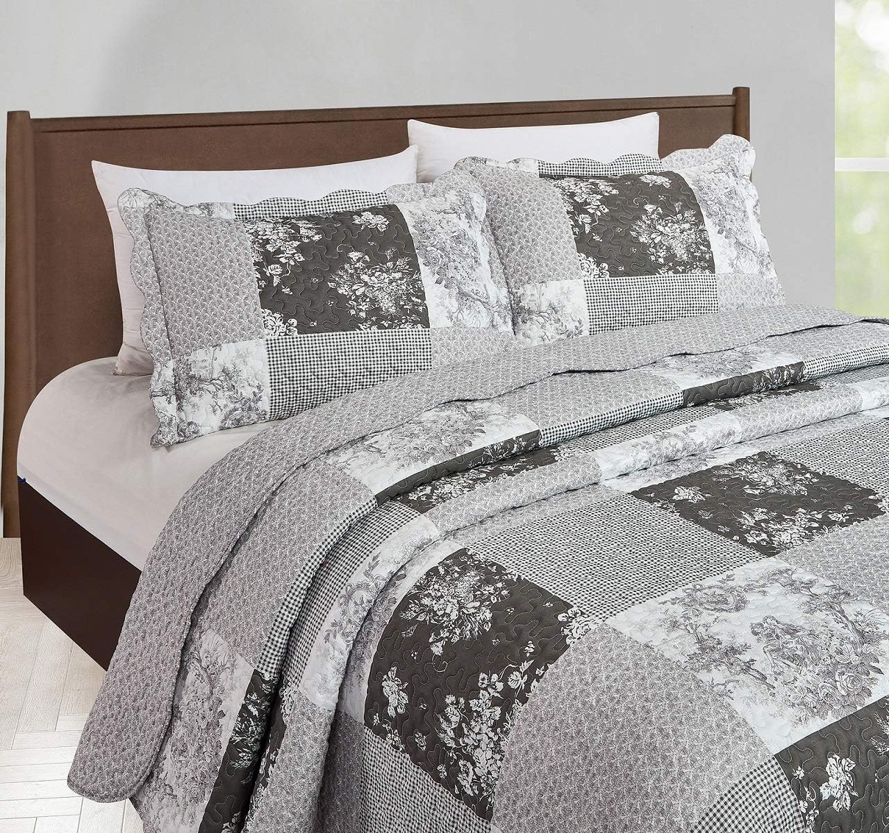 Brilliant Sunshine Grey Toile Floral Patchwork, 3-Piece Quilt Set with 2 Shams, Reversible Bedspread, Soft Lightweight Coverlet, All-Season, Full/Queen, Grey
