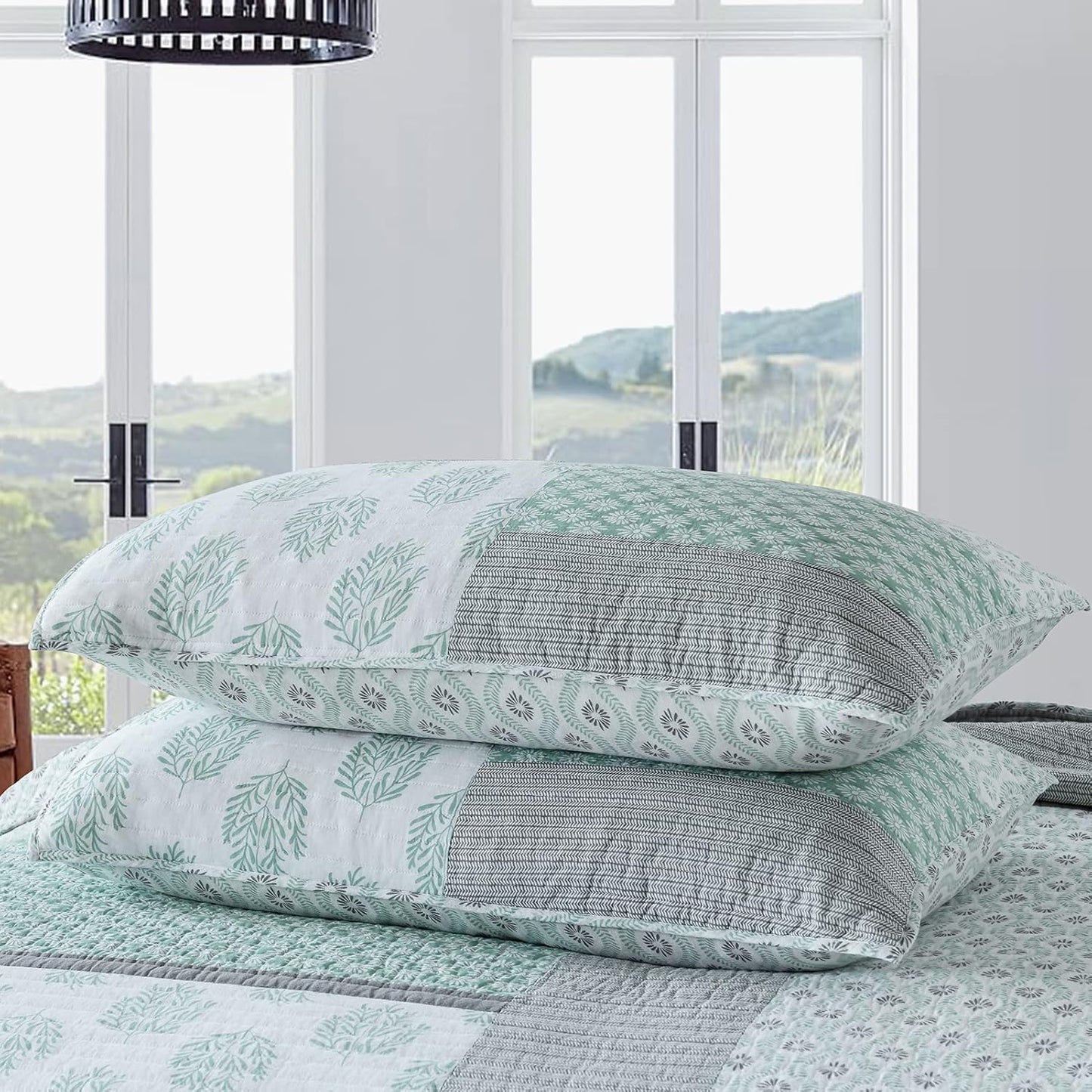 PANGUSHAN Quilt Set Queen Size, 100% Cotton Bedspread Quilt Bedding Set, Patchwork Reversible Floral Quilt for Queen Bed, Green/Grey/White Bed Spread, Lightweight Comforter for All Season, 3 Pieces