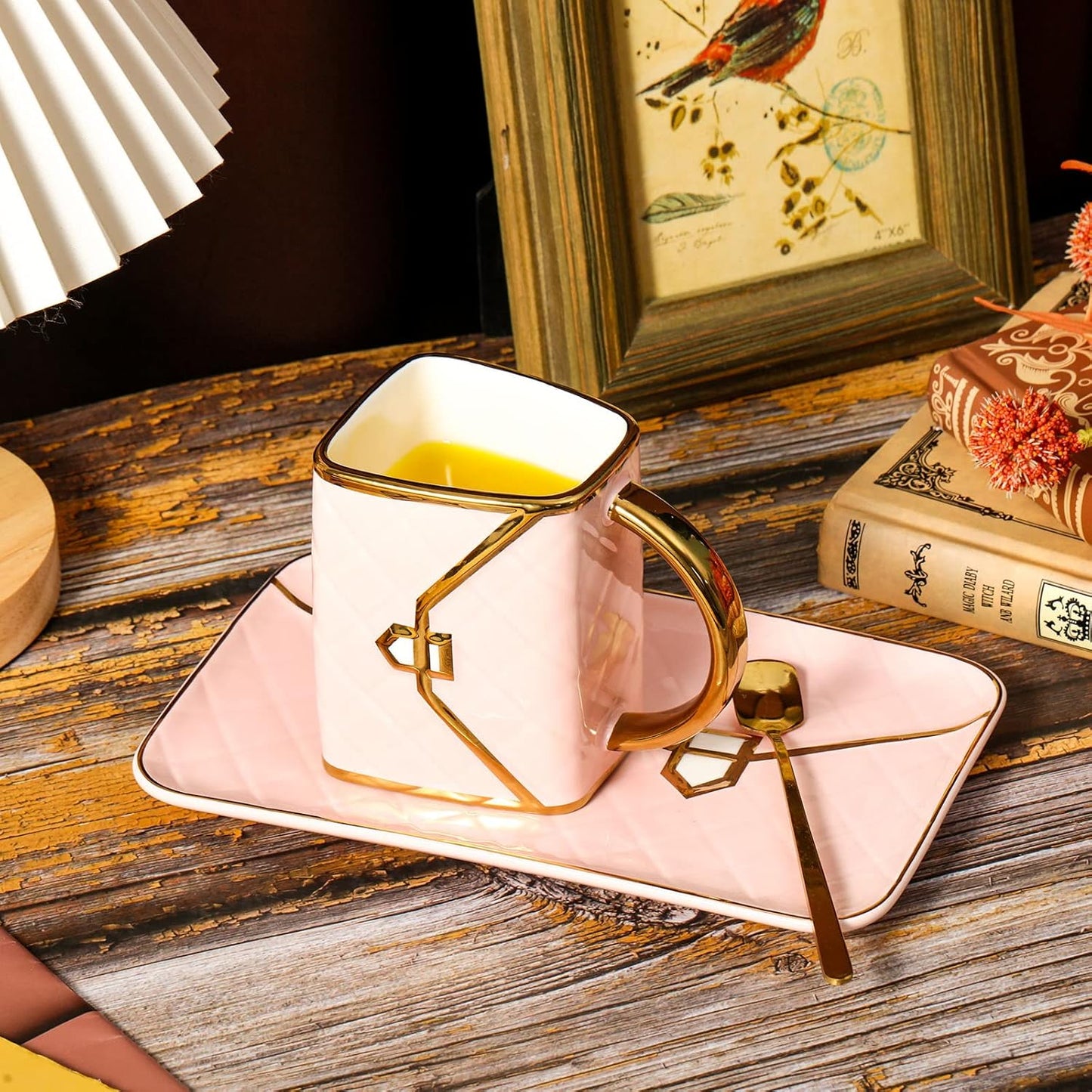 Zubebe 1 Set Coffee Mug Elegant Handbag Shaped Cup Modern Ceramic Purse Mug with Spoon and Saucer, 10oz Cute Creative Tea Cup for Office Home Woman Girls Gift (Pink)