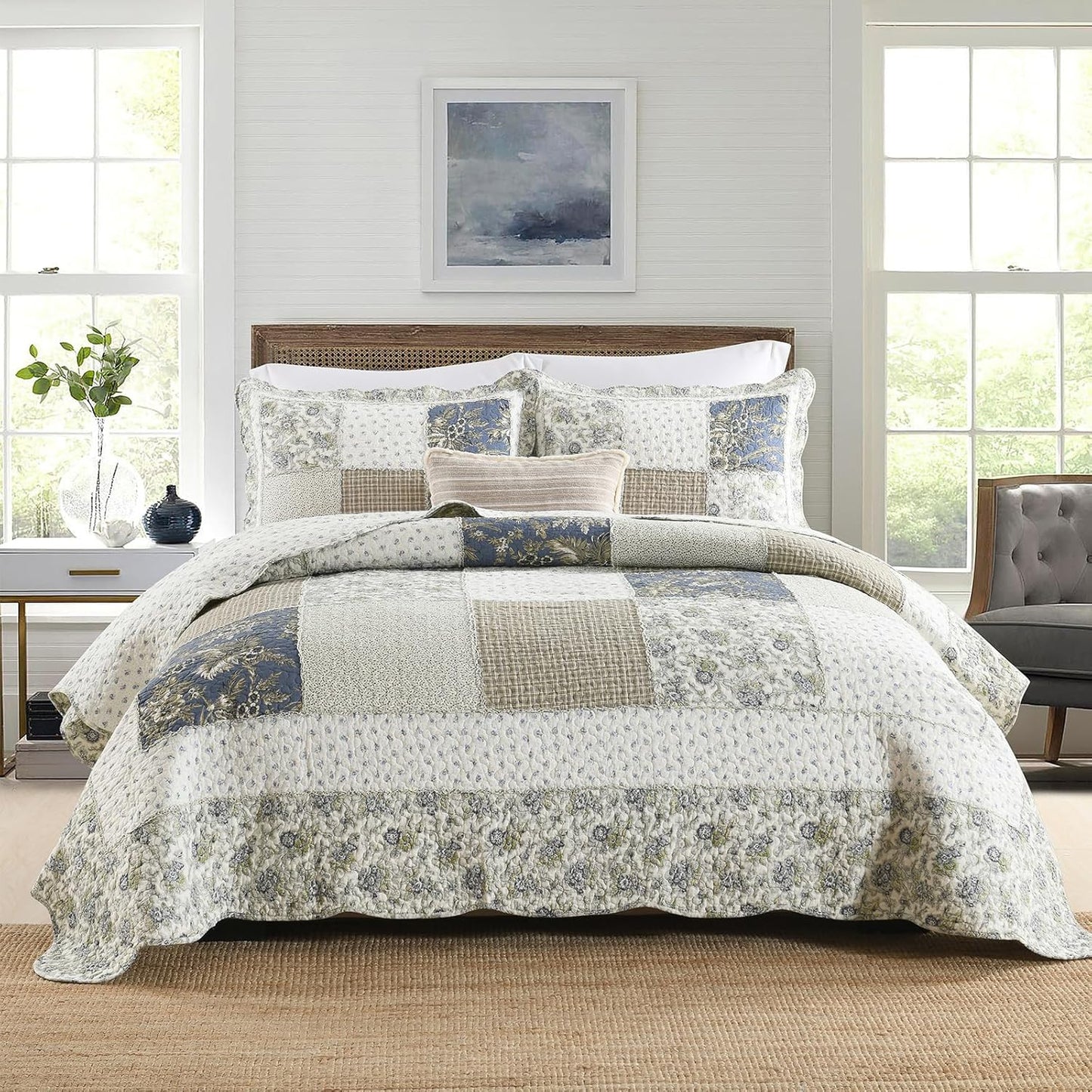 Yvooxny Quilt Set King Size Reversible Country Farmhouse Floral Real Patchwork Quilted Bedspread 3-Piece Quilt Set with Pillowcases with Ruffles for All Seasons, 96 x 108 Inches
