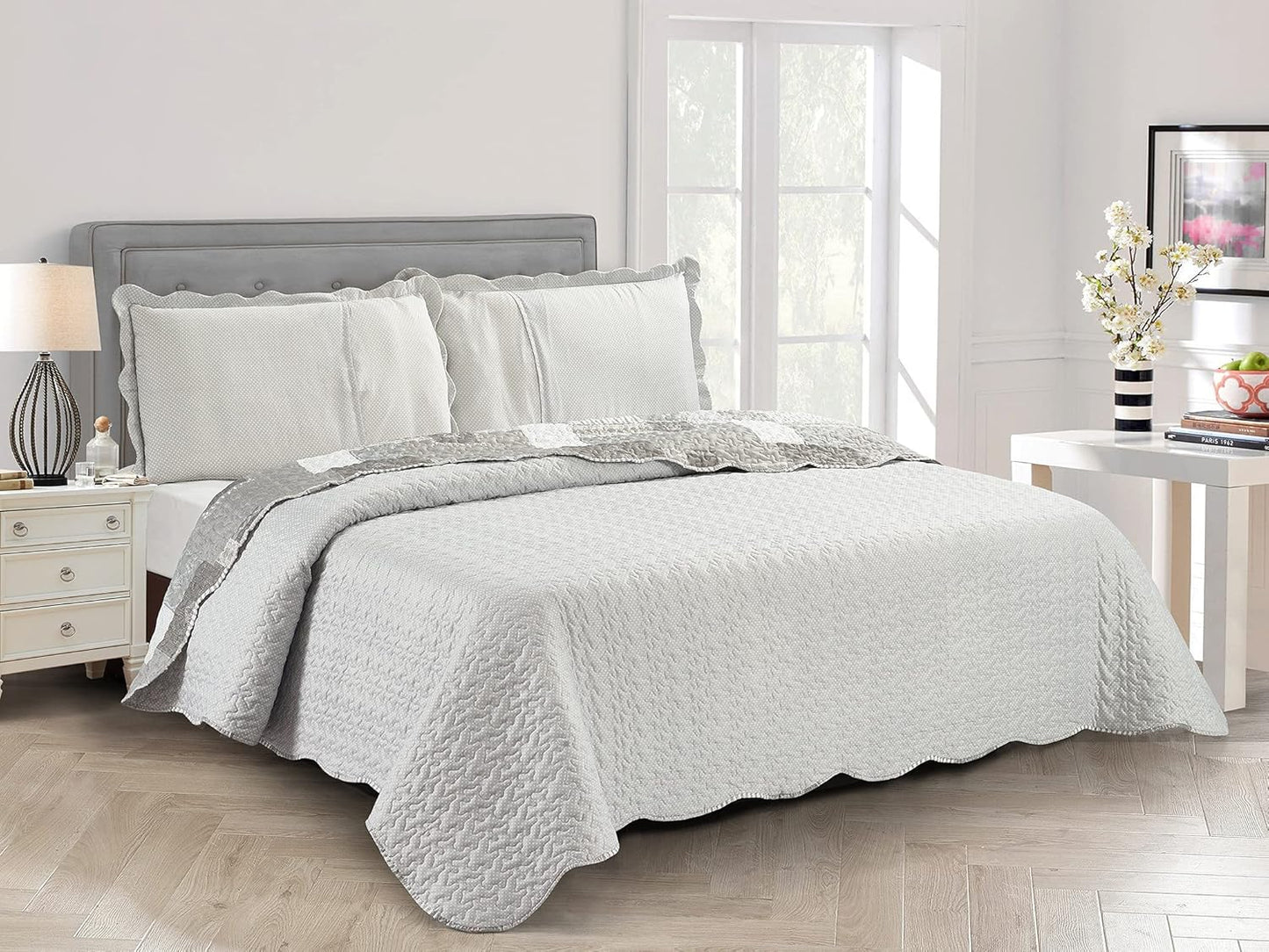 Brilliant Sunshine Grey Heart Love, Floral and Lace Patchwork, 3-Piece Quilt Set with 2 Shams, Reversible Bedspread, Soft Lightweight Coverlet, All-Season, King, Grey