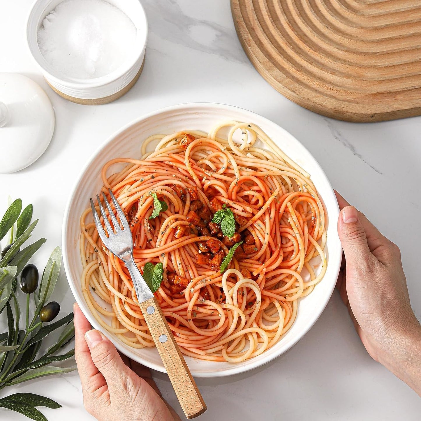 Pasta Bowls 32 OZ,Ceramic Salad Serving Bowls Set of 2,Large 8.7 inch Shallow Bowls Plates for Fruit,Noodle,Dinner,Soup Bowls for Christmas Gift,Dishwasher & Microwave Safe,White