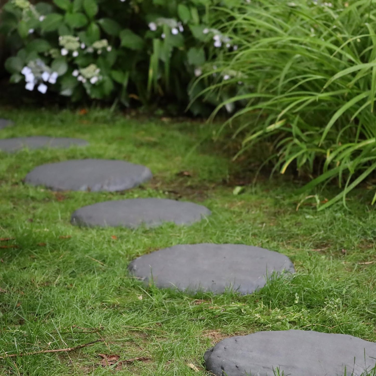 Ei Circular 15.5” Stepping Stones with Ground Stakes - Home or Garden Step Stones for Outdoor Walkway or Pathway Pavers - Resin Material (4, Slate Grey)