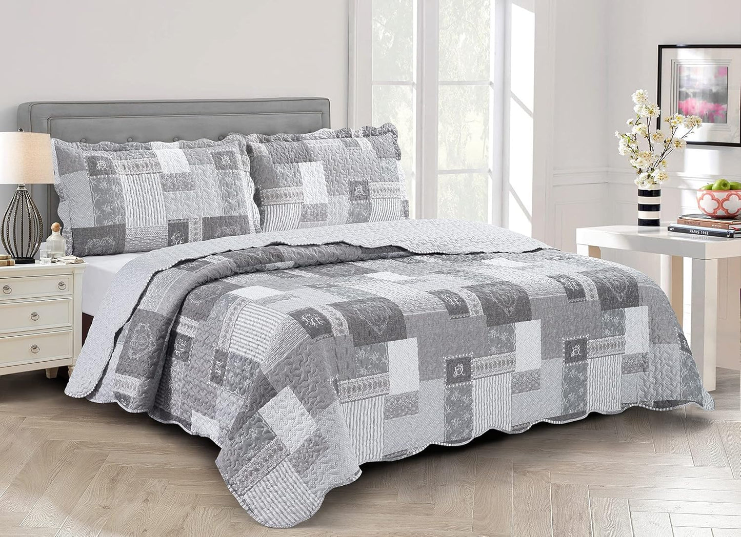 Brilliant Sunshine Grey Heart Love, Floral and Lace Patchwork, 3-Piece Quilt Set with 2 Shams, Reversible Bedspread, Soft Lightweight Coverlet, All-Season, King, Grey