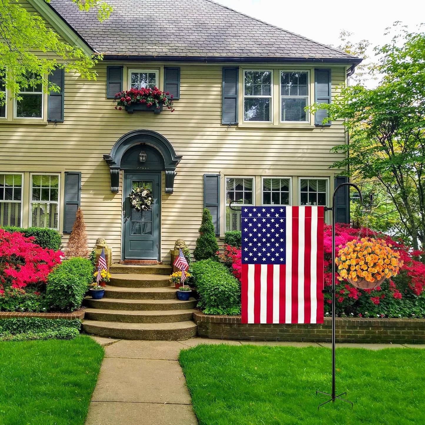 TOPFLAGS Garden Flag Stand with American Flag Garden Flag Metal Yard Flag Holder Pole Stake Small Flag Stands for Garden Flags 12 x 18