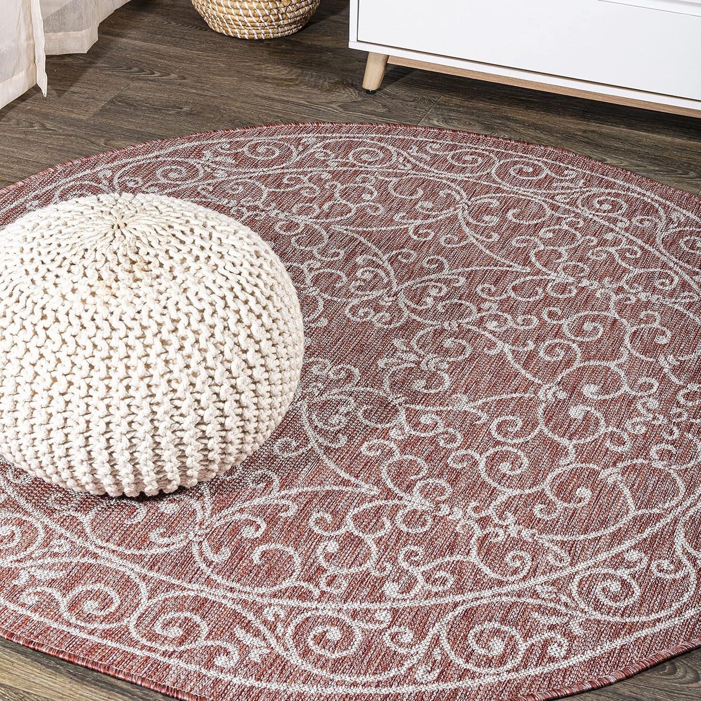 JONATHAN Y Vintage Filigree Indoor Outdoor Round Area Rug 5 Ft Red/Beige, Charleston Textured Weave for Backyard, Patio, Porch, Easy-Cleaning, High Traffic, Pet-Friendly, Non-Shedding (SMB106B-5R)