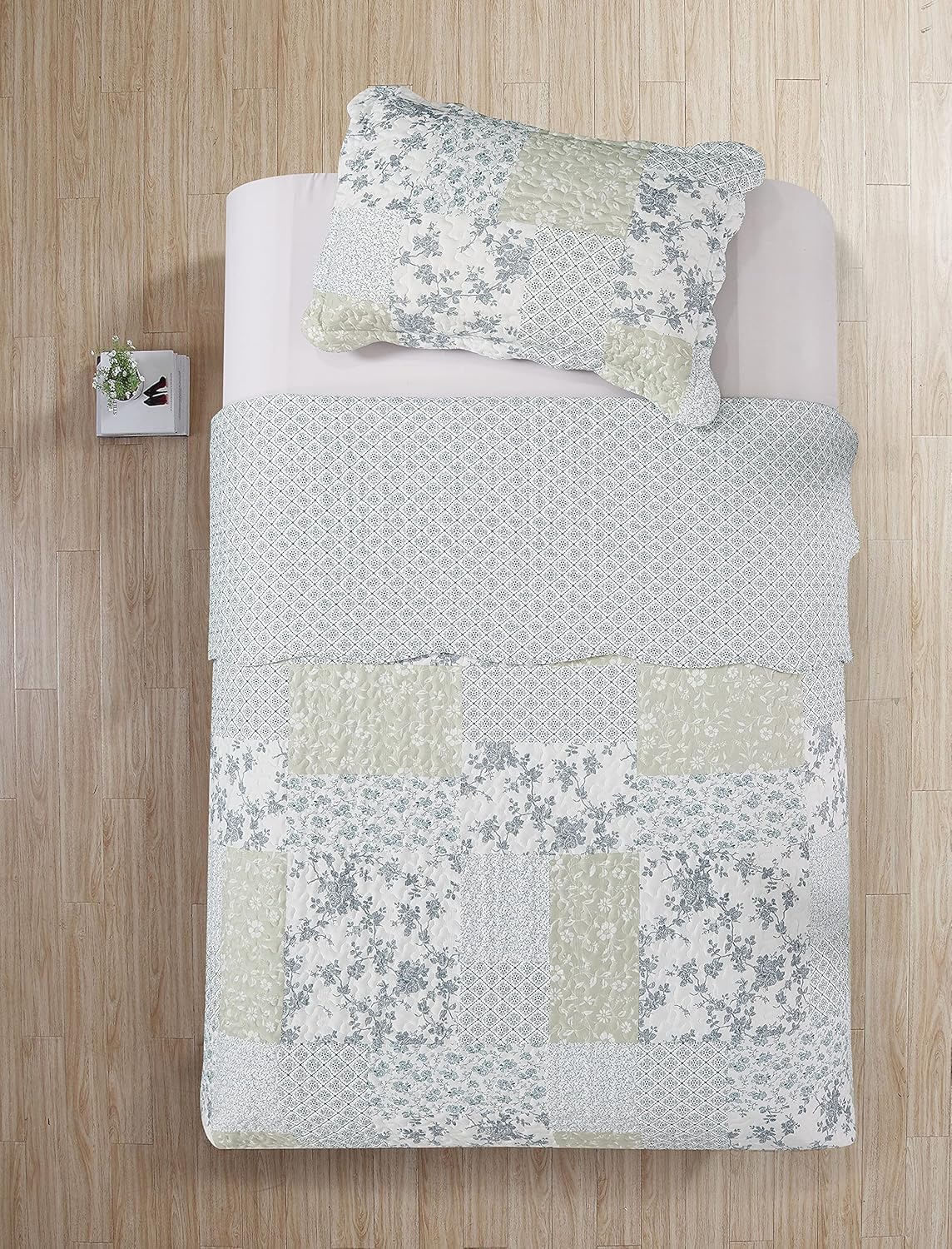 Brilliant Sunshine Multi Blue and Beige Floral Patchwork, 2-Piece Quilt Set with 1 Sham, Reversible Bedspread, Soft Lightweight Coverlet, All-Season, Twin, Blue White