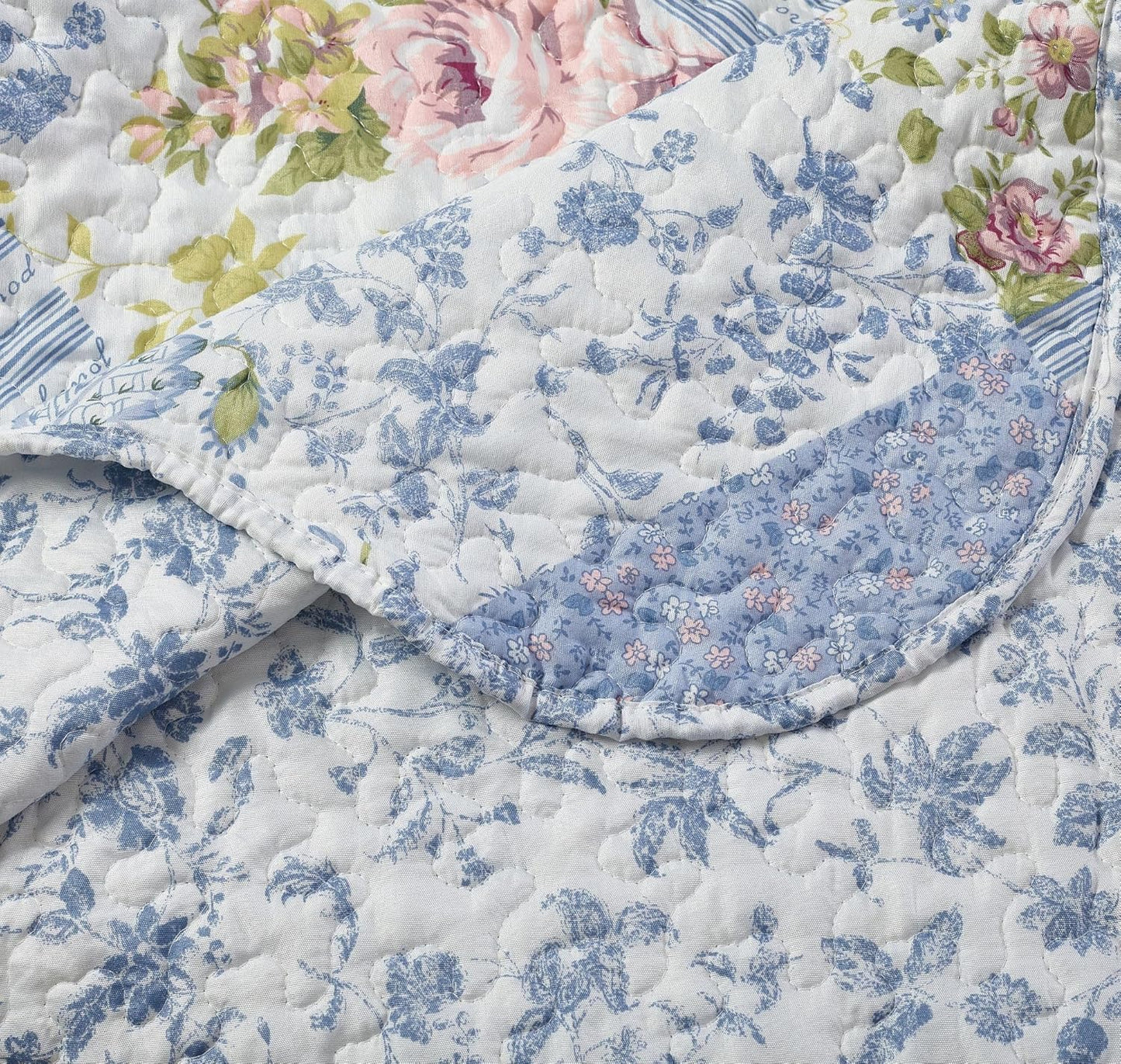 Brilliant Sunshine Blue Rose Patchwork, 3-Piece Quilt Set with 2 Shams, Reversible Bedspread, Soft Lightweight Coverlet, All-Season, Full/Queen, Blue Rose