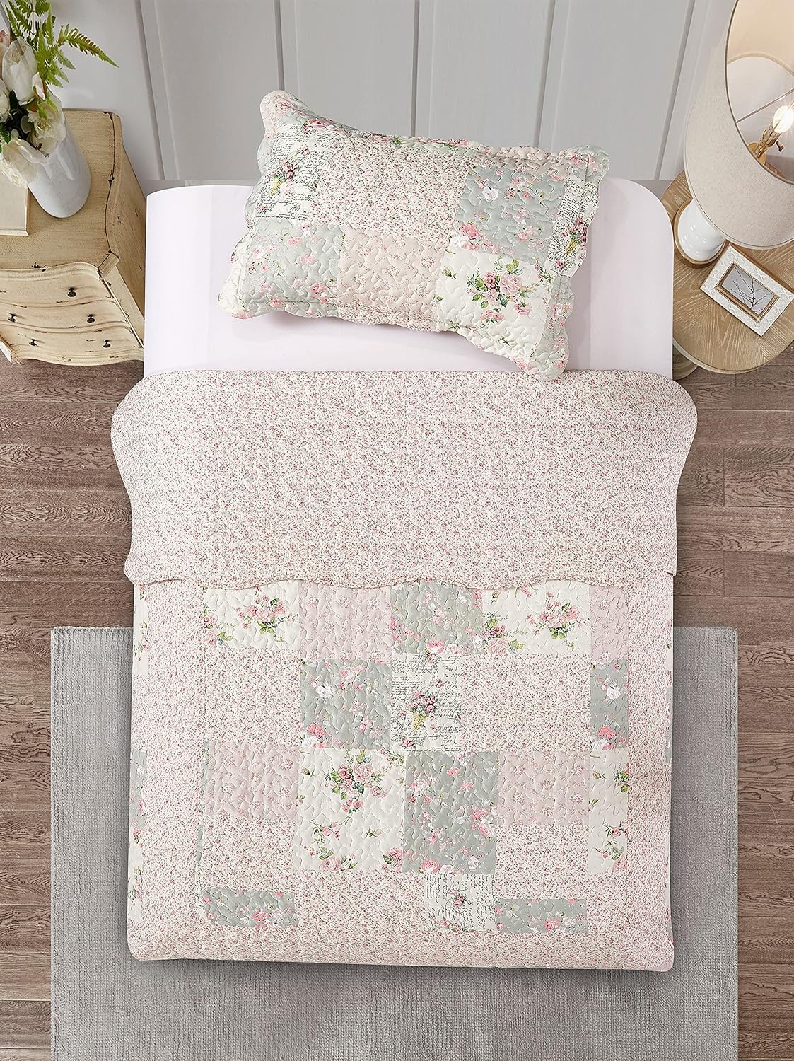 Brilliant Sunshine Rose and Sage Quilt Set, 2-Piece Bedding Sets, Traditional Patchwork Design, Washable and Reversible Bedspread, Soft Lightweight Coverlet, All-Season, Twin/Twin XL, Light Pink Green