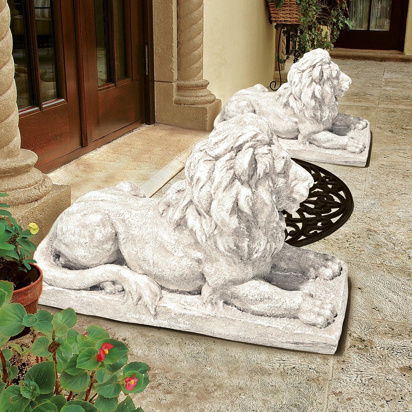 Design Toscano Lyndhurst Manor Lion Sentinel Statue: Set of Two
