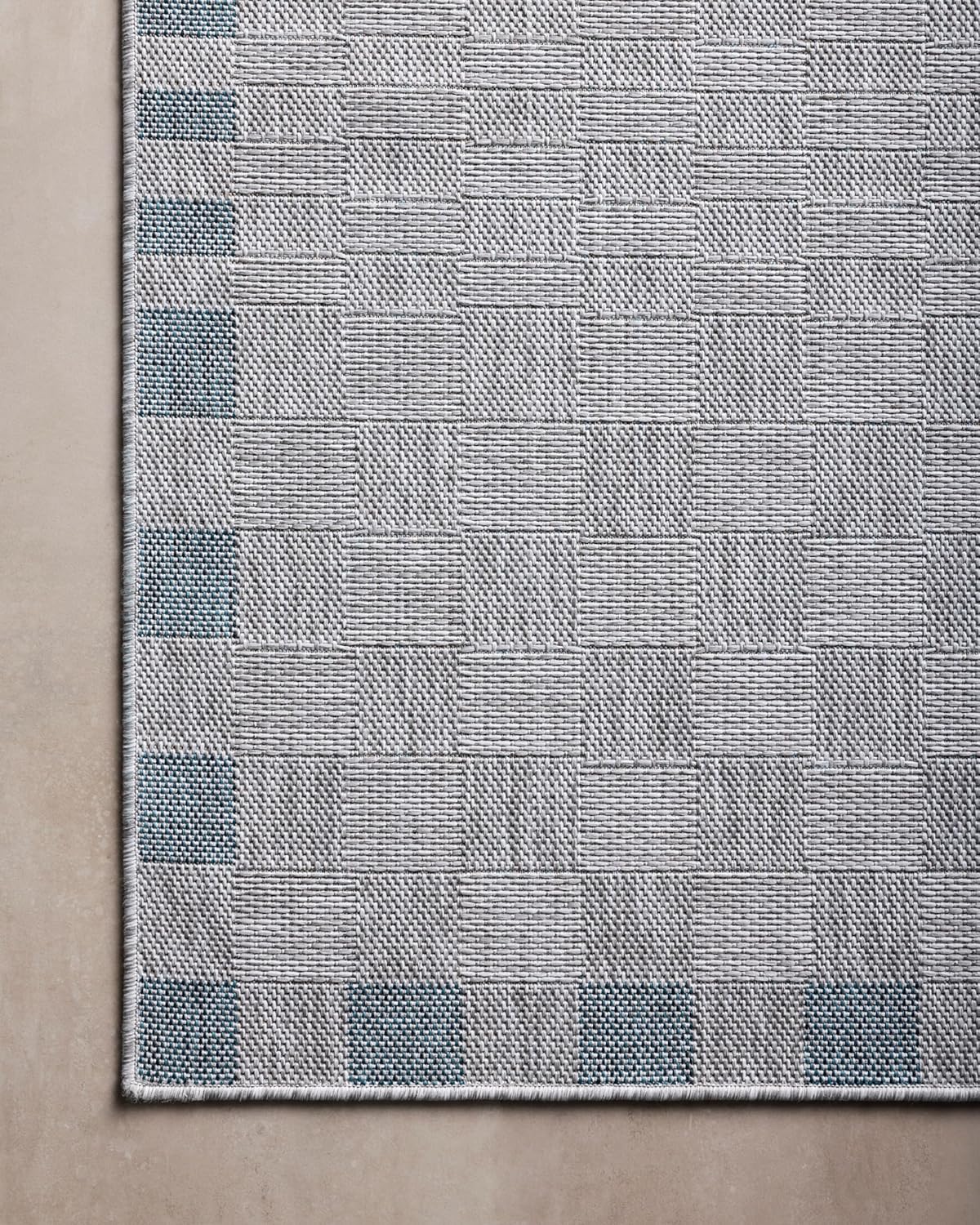 Loloi Amber Lewis Topanga Collection TOP-07 Silver/Blue 7'-10" x 10' Indoor/Outdoor Area Rug
